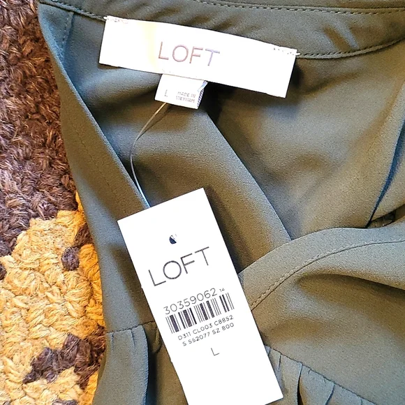 Is Anne Taylor loft size large Olive blouse - Picture 3 of 3